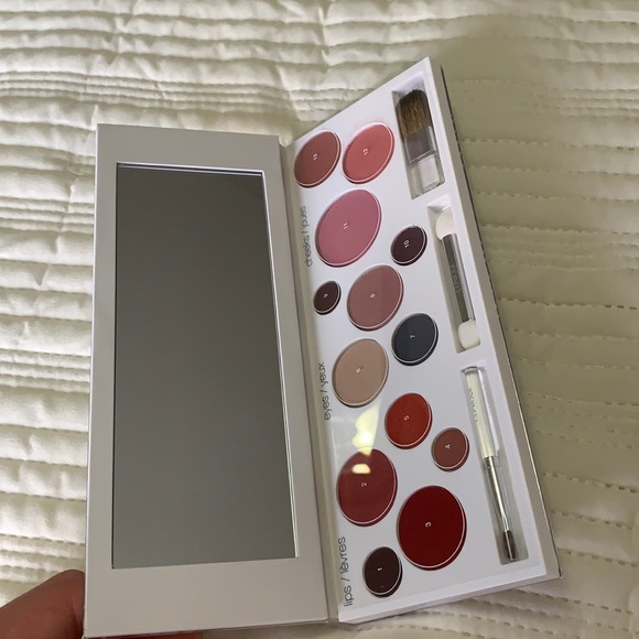 Clinique Seasons Worth of Pretty holiday 2011 kit - Picture 7 of 10